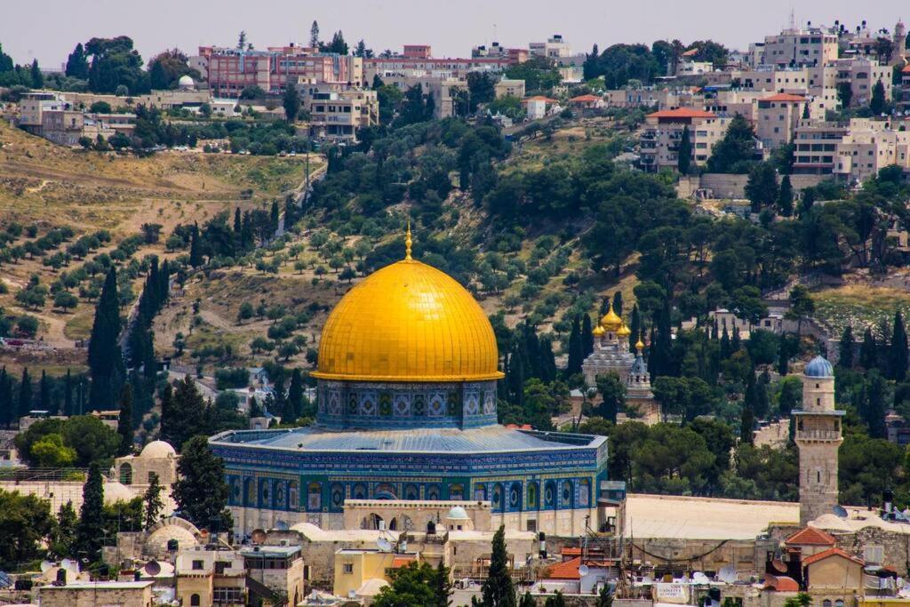Into Jerusalem Heart Buitenkant foto