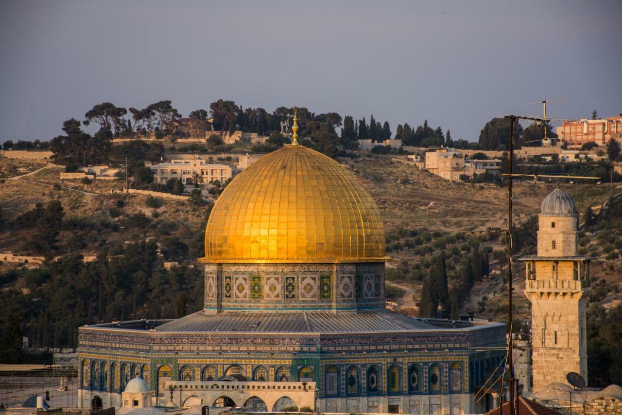 Into Jerusalem Heart Buitenkant foto